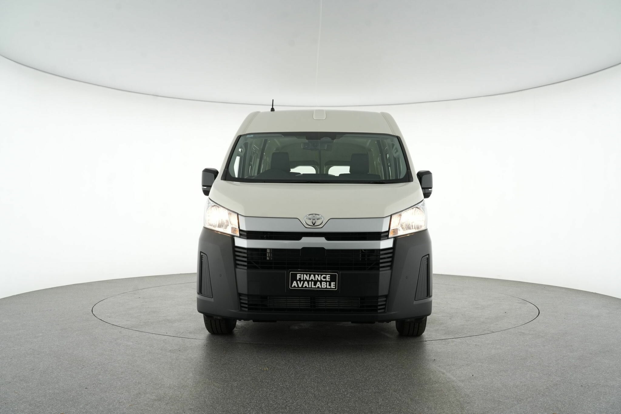 Toyota Hiace image 3