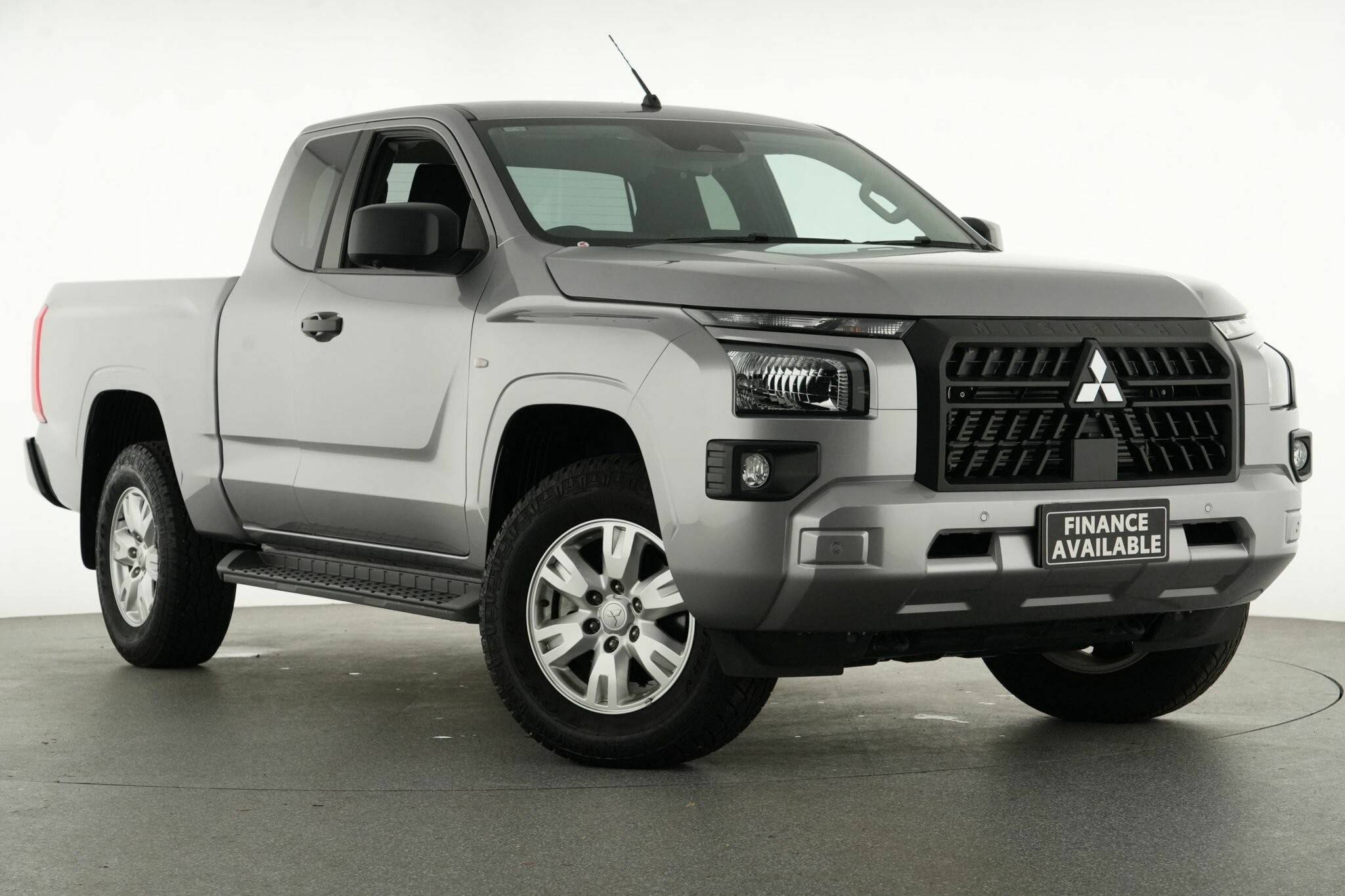 Mitsubishi Triton image 1