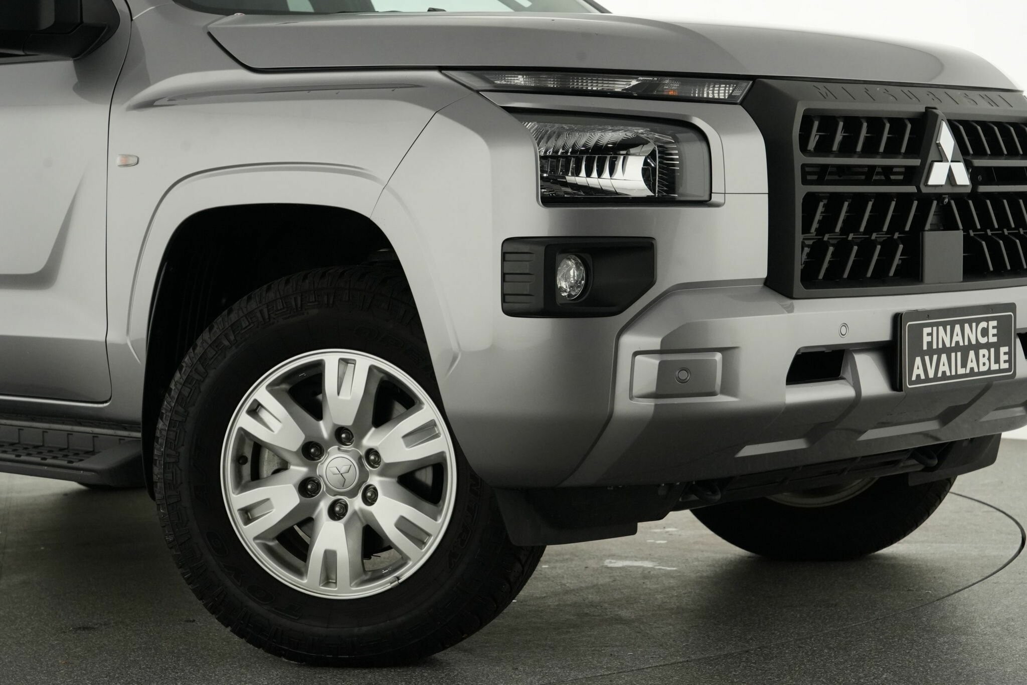 Mitsubishi Triton image 2