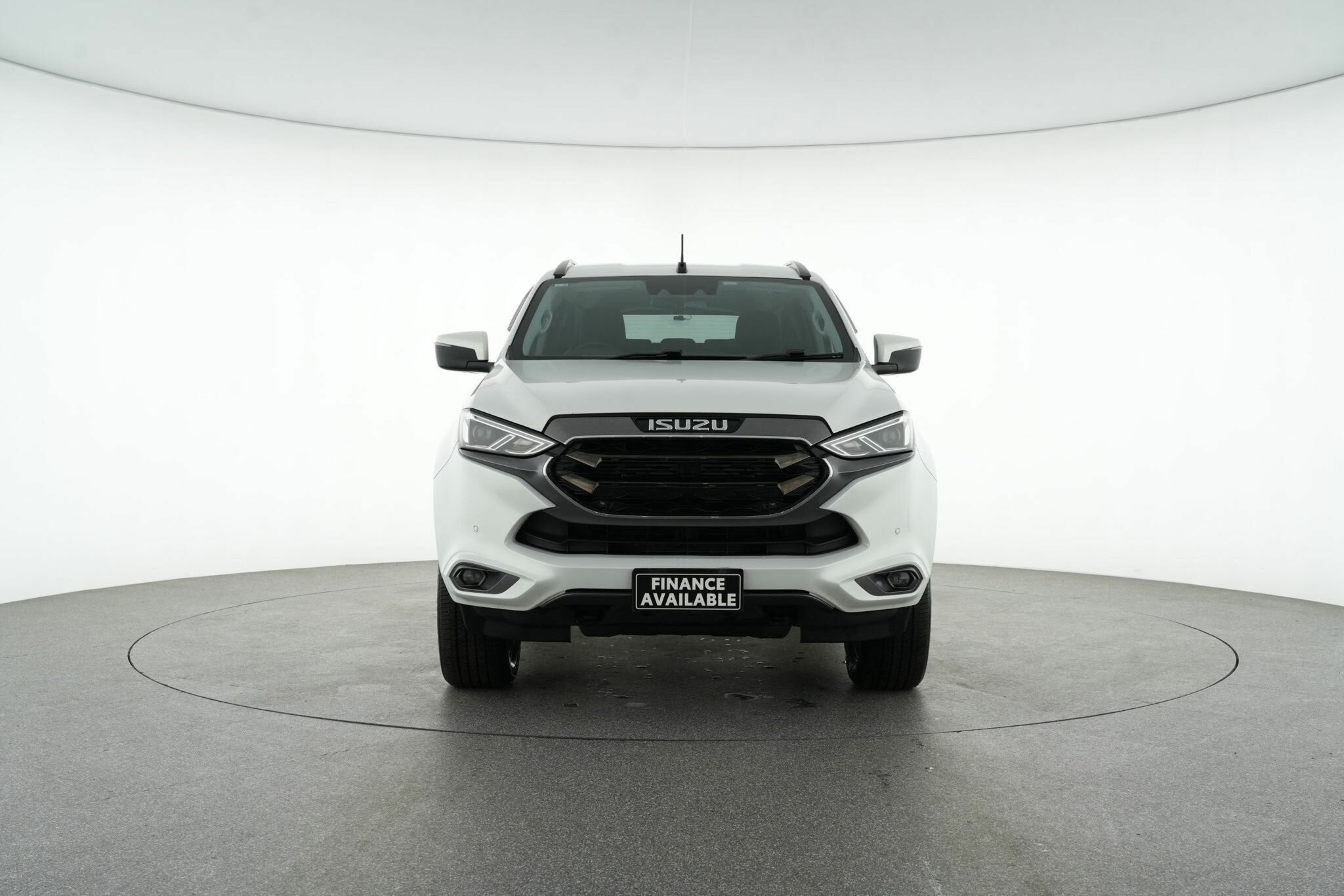 Isuzu Mu-x image 3