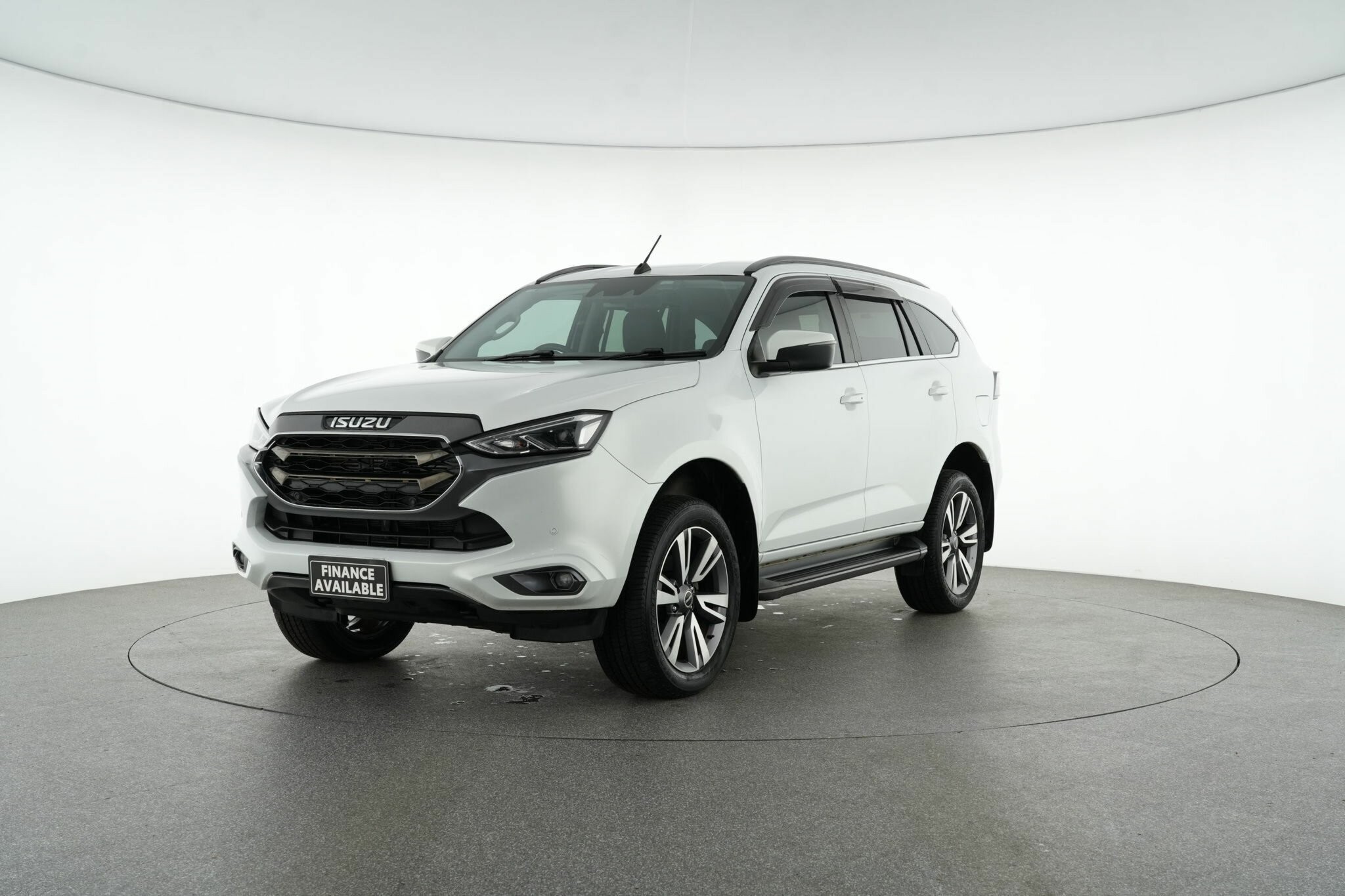 Isuzu Mu-x image 4
