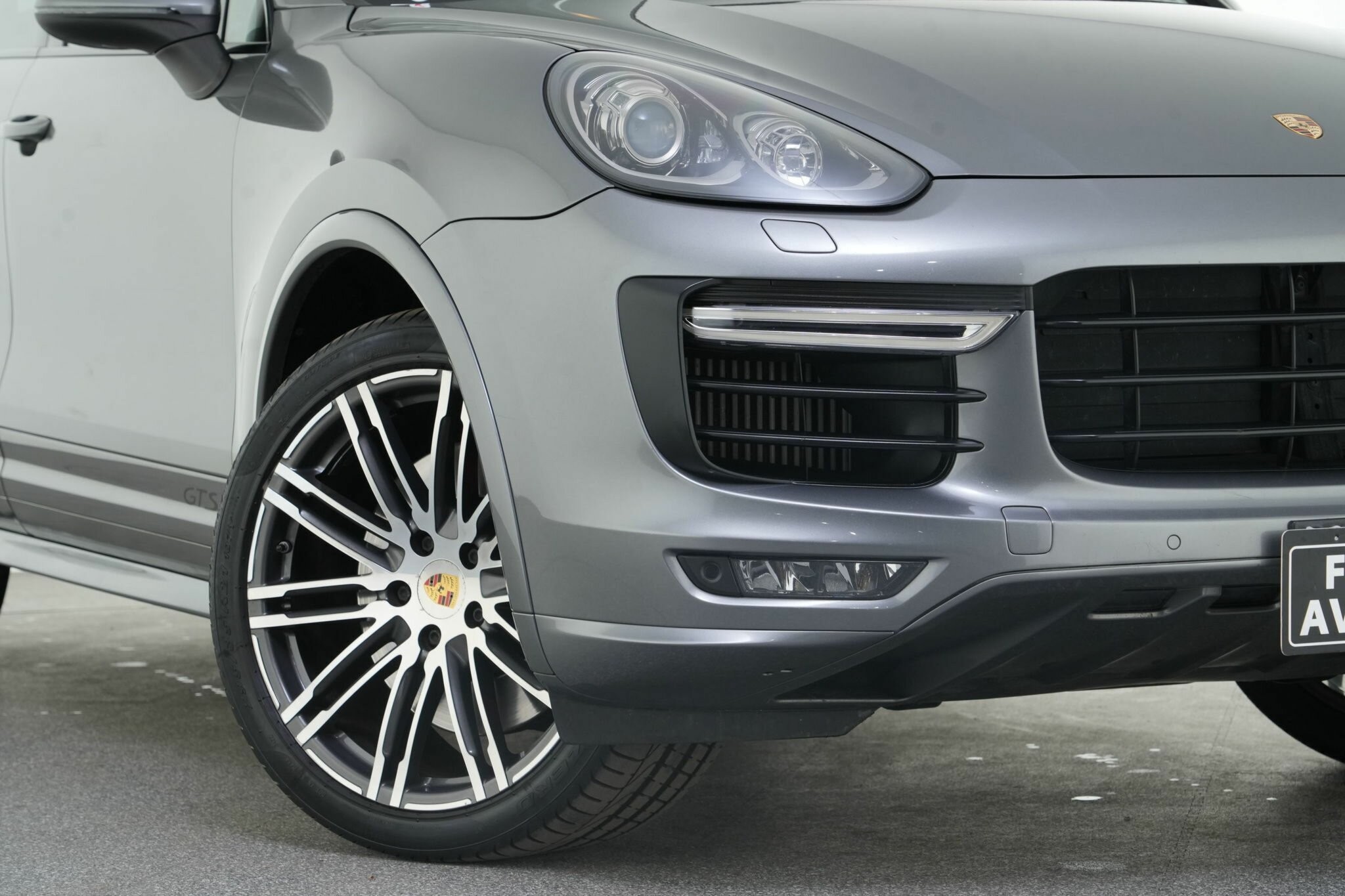 Porsche Cayenne image 2