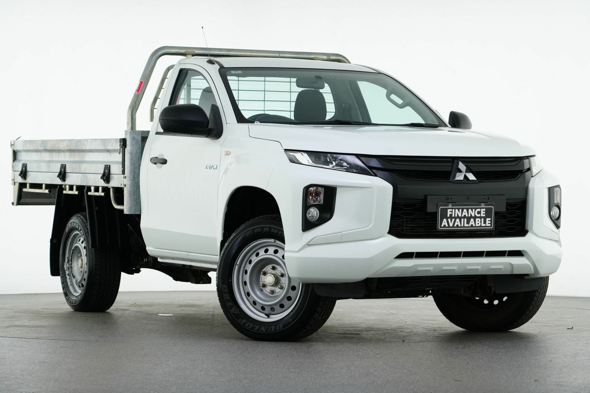 Mitsubishi Triton image 1