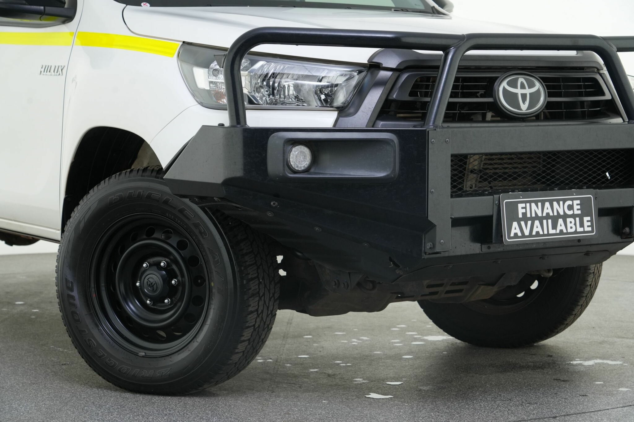 Toyota Hilux image 2