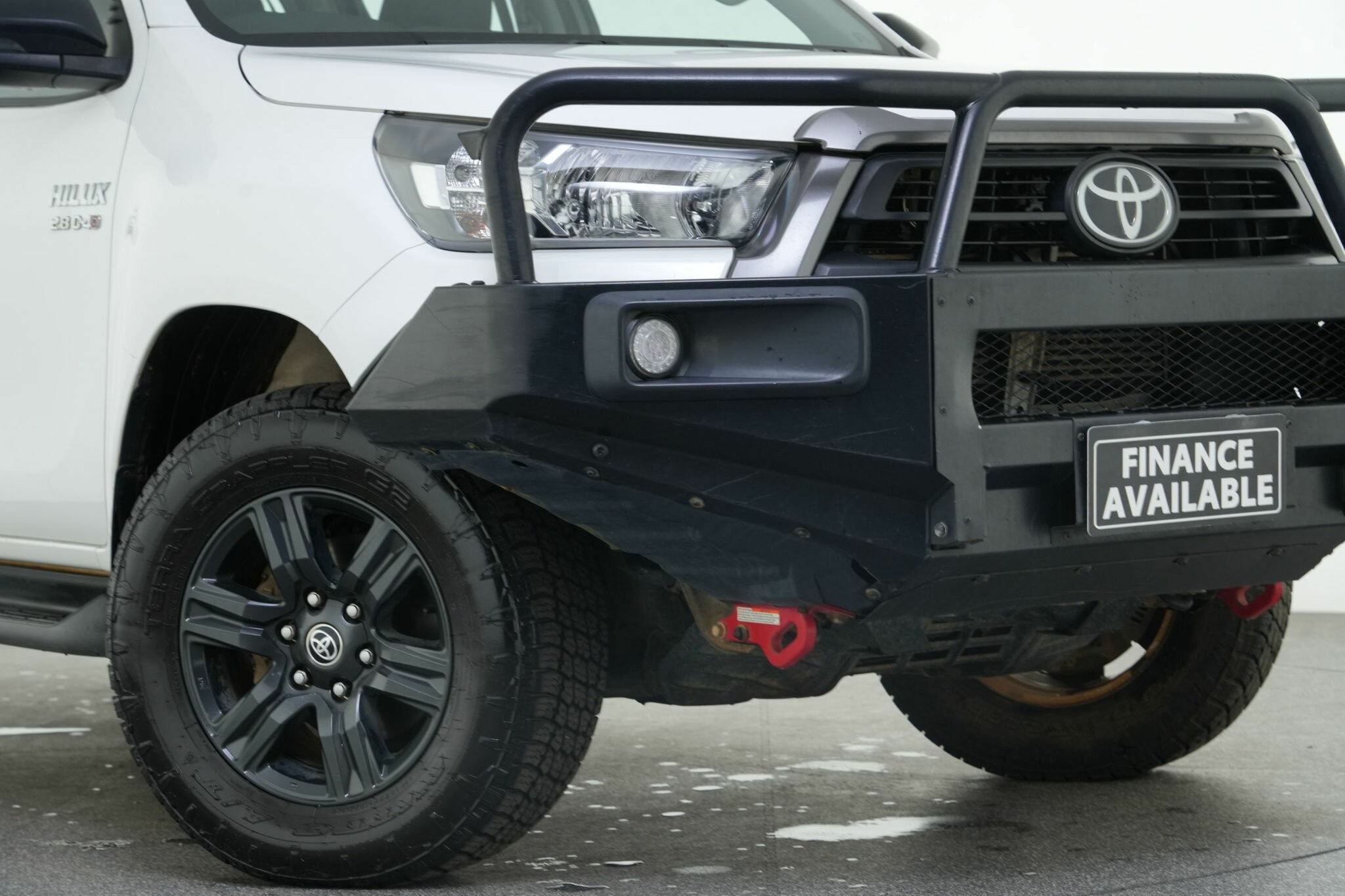 Toyota Hilux image 2