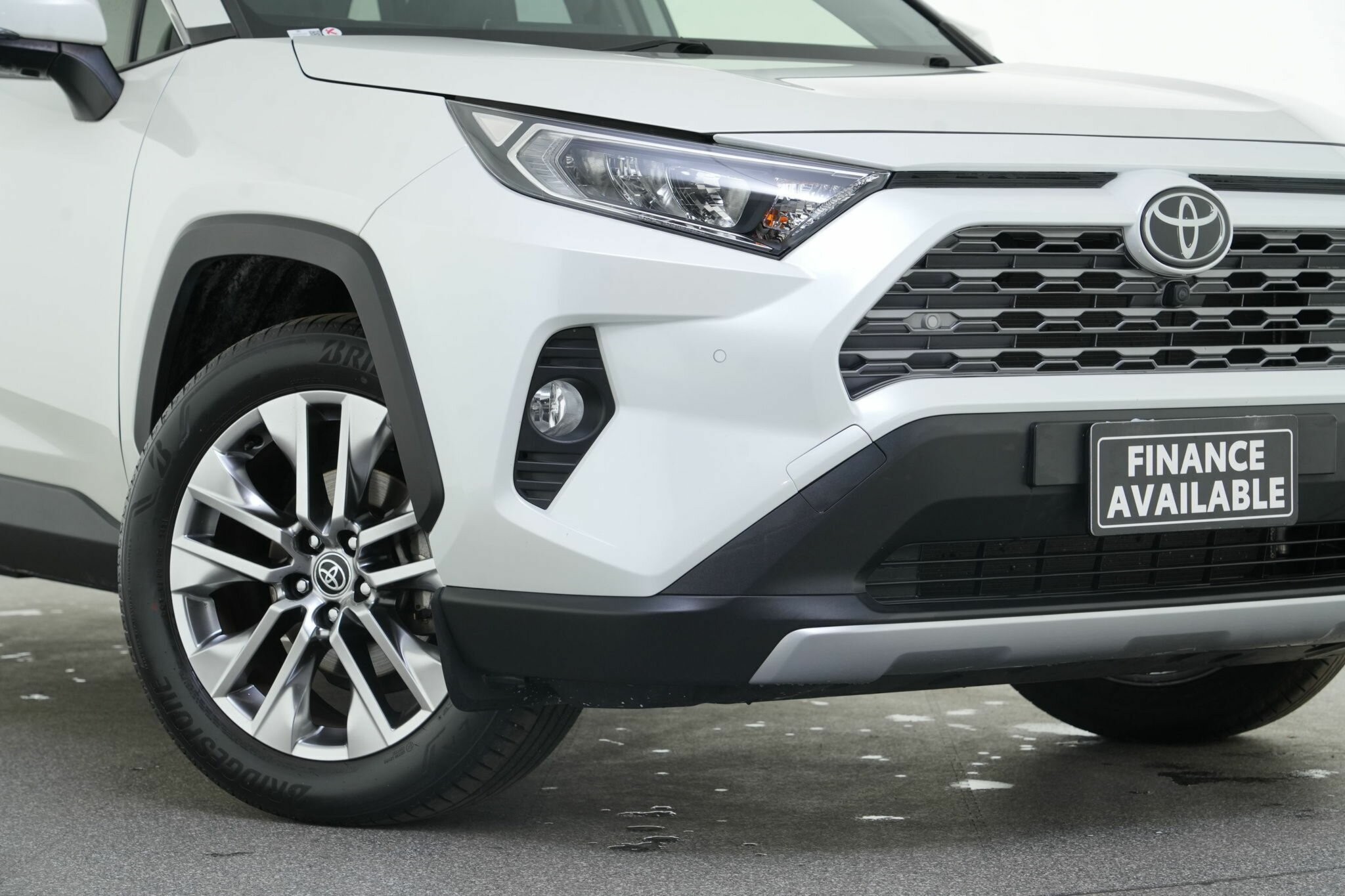 Toyota Rav4 image 2