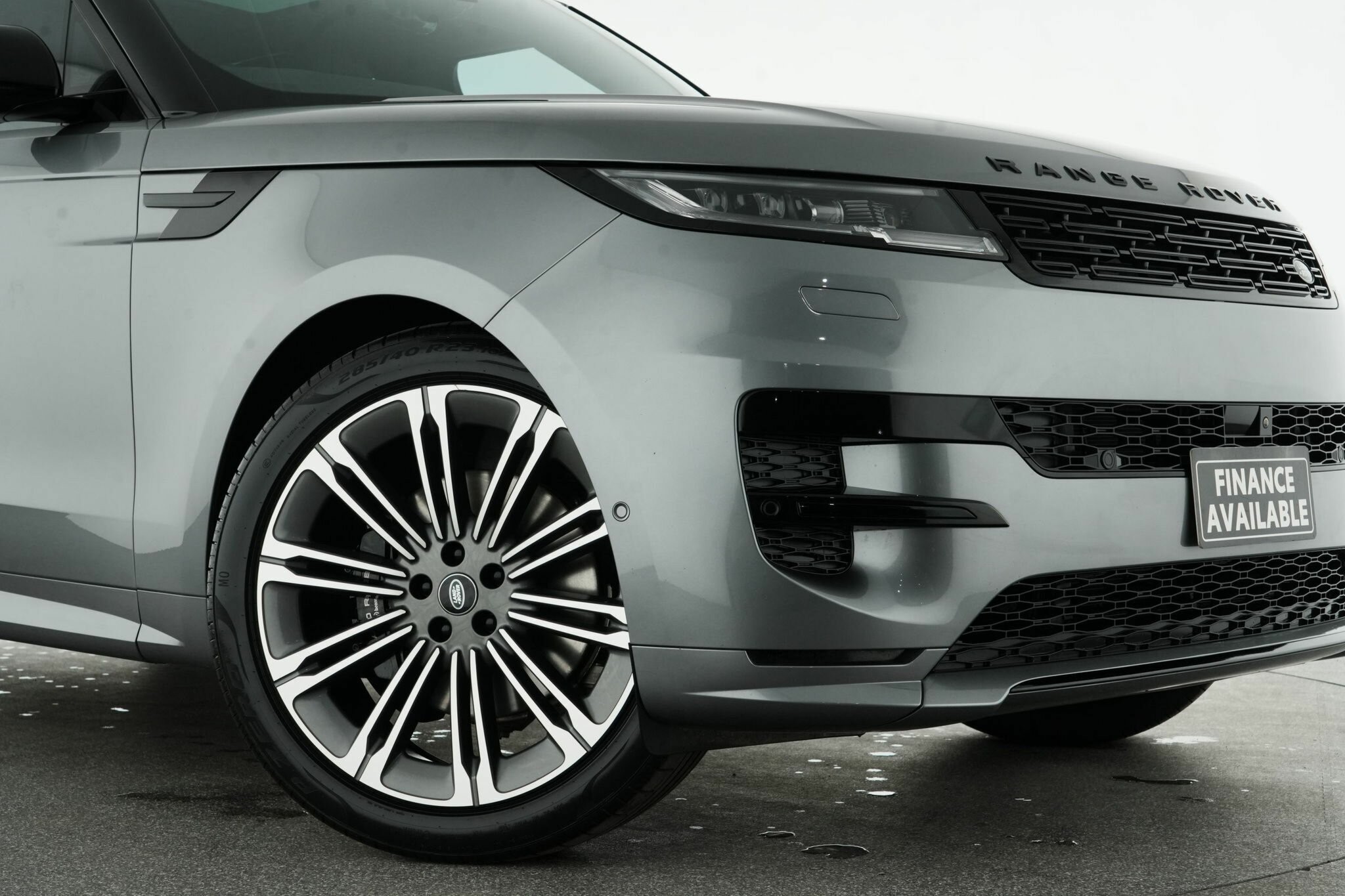 Land Rover Range Rover Sport image 2