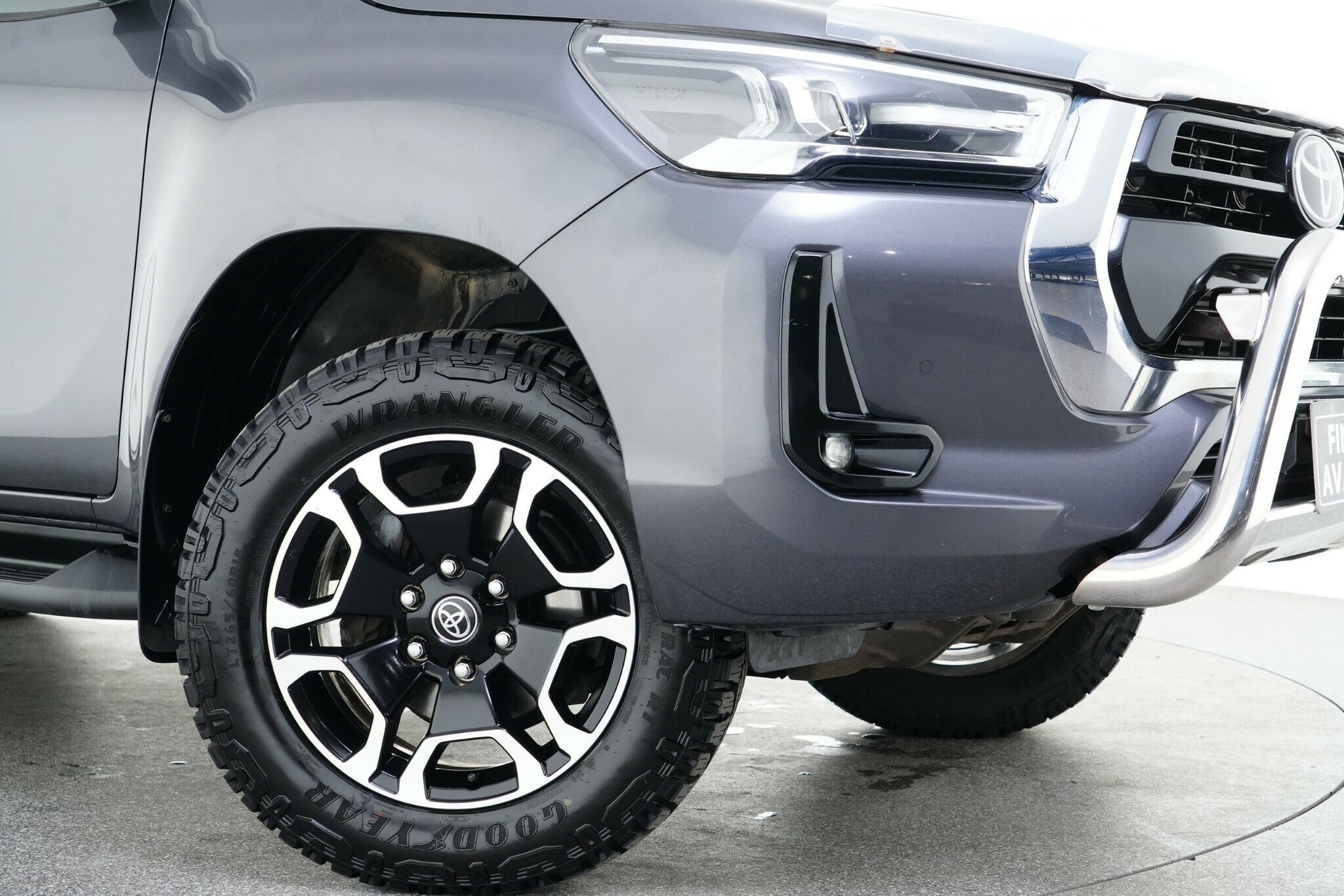 Toyota Hilux image 2