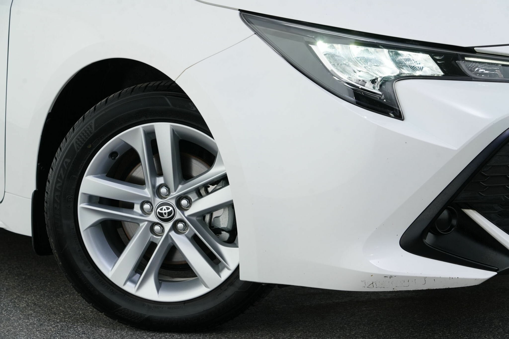 Toyota Corolla image 2