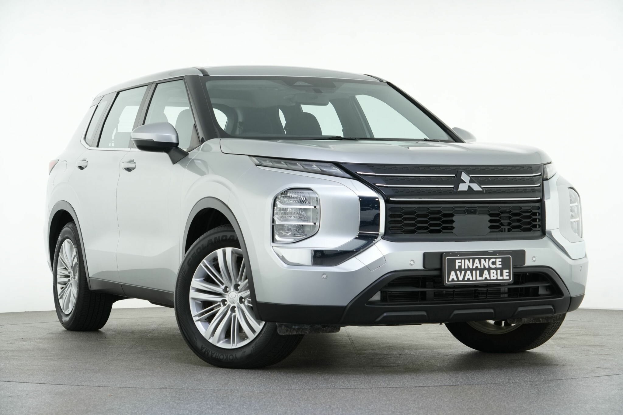 Mitsubishi Outlander image 1