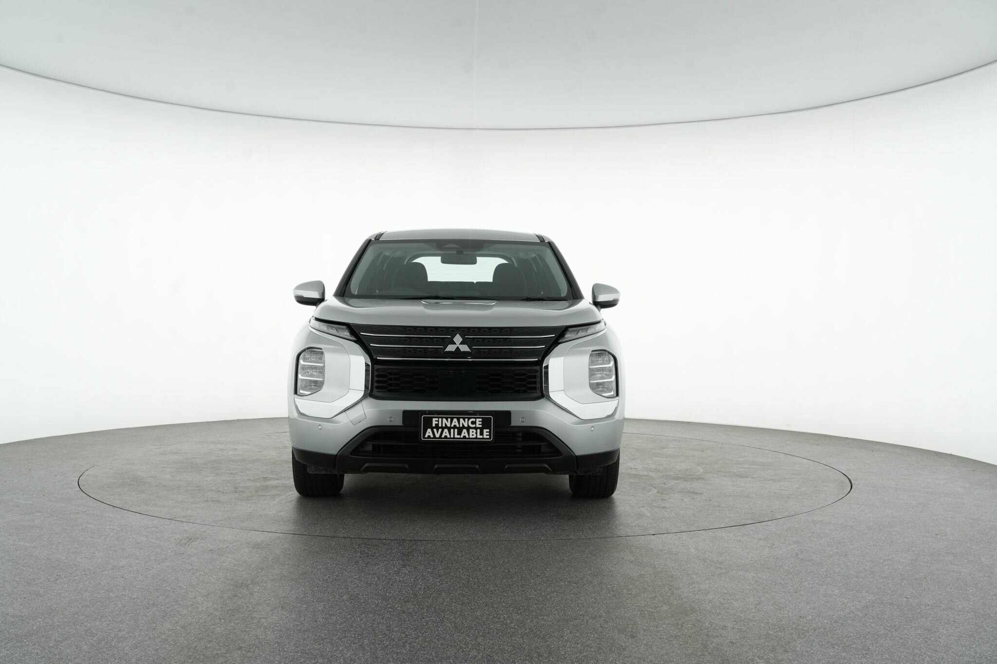 Mitsubishi Outlander image 3