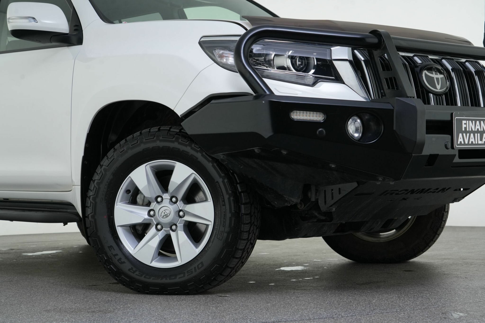 Toyota Landcruiser Prado image 2