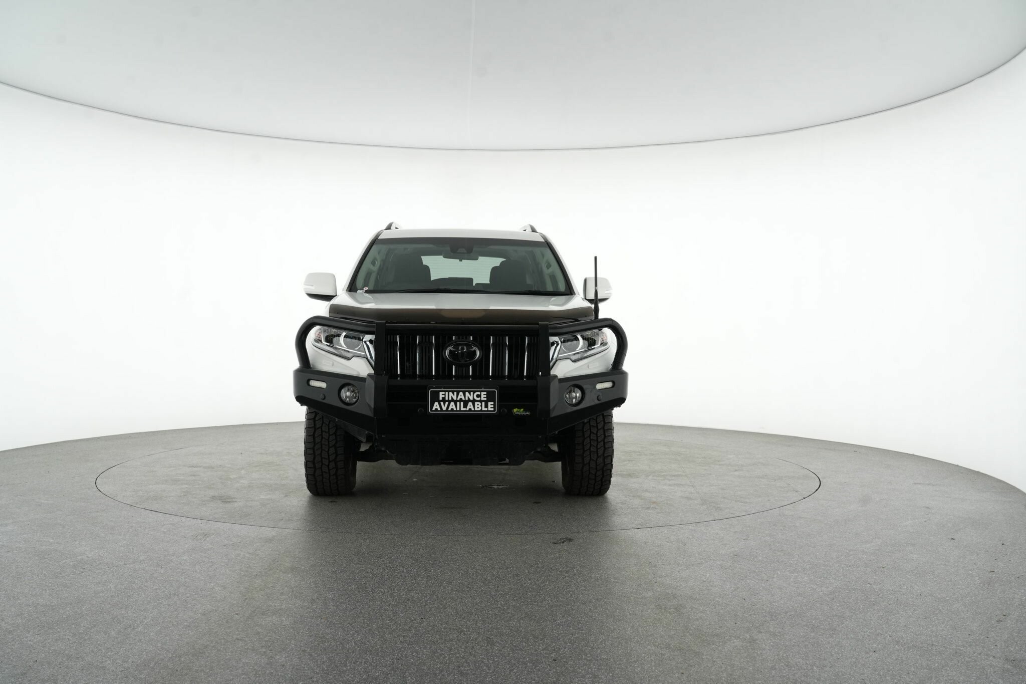 Toyota Landcruiser Prado image 3