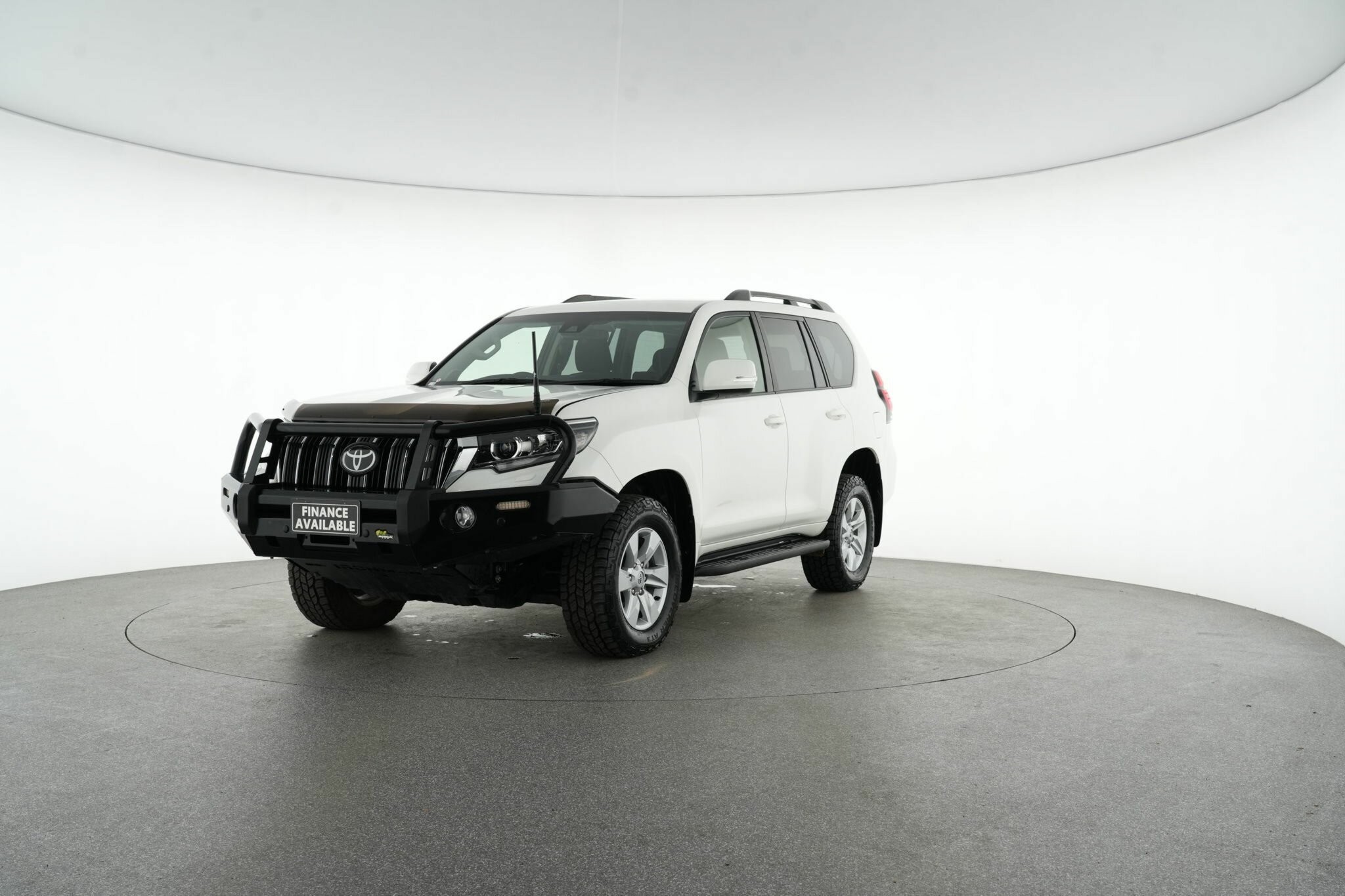 Toyota Landcruiser Prado image 4