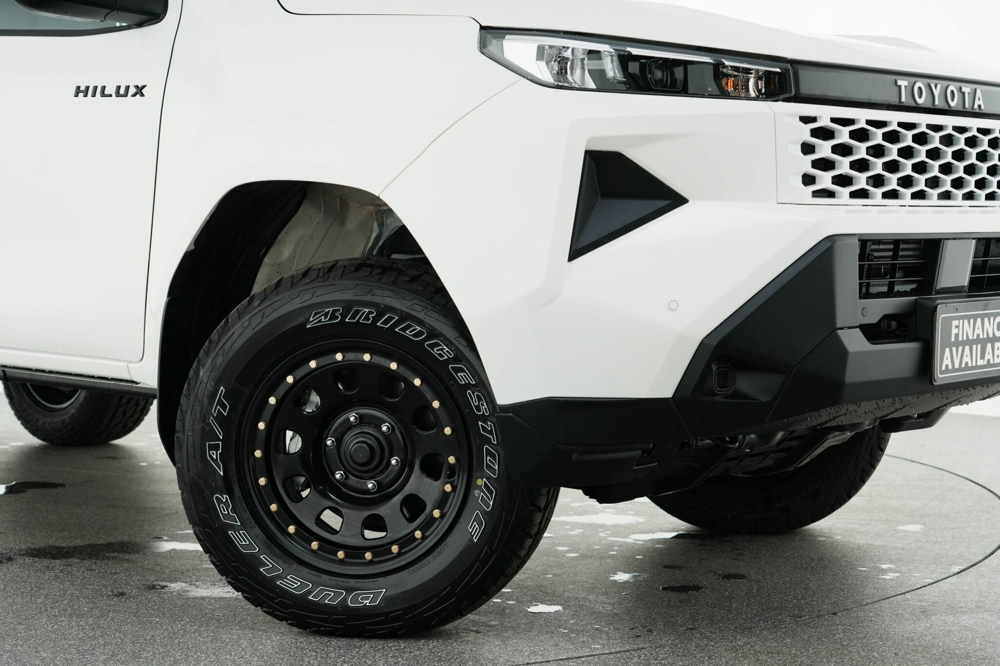 Toyota Hilux image 2