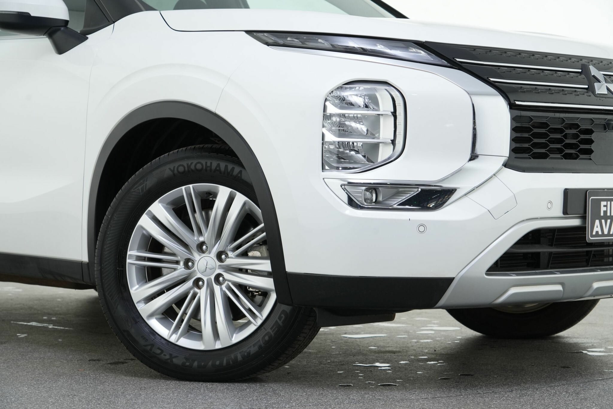 Mitsubishi Outlander image 2