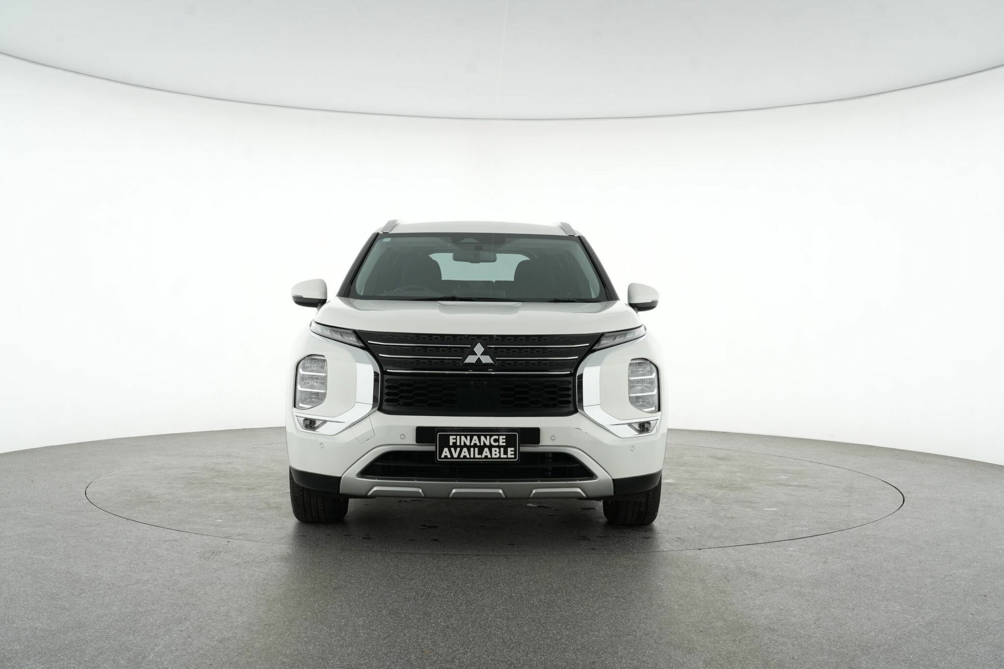 Mitsubishi Outlander image 3