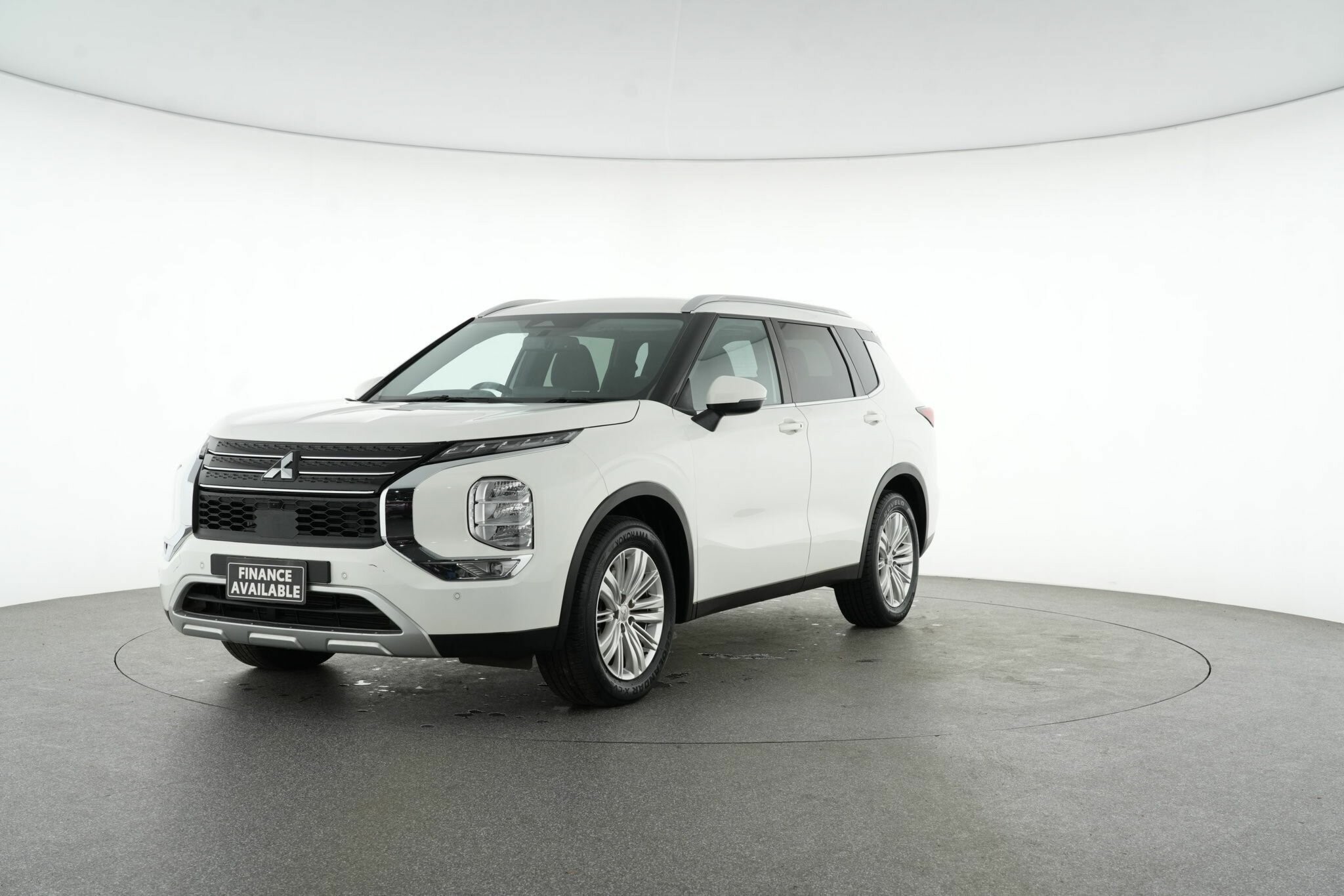 Mitsubishi Outlander image 4