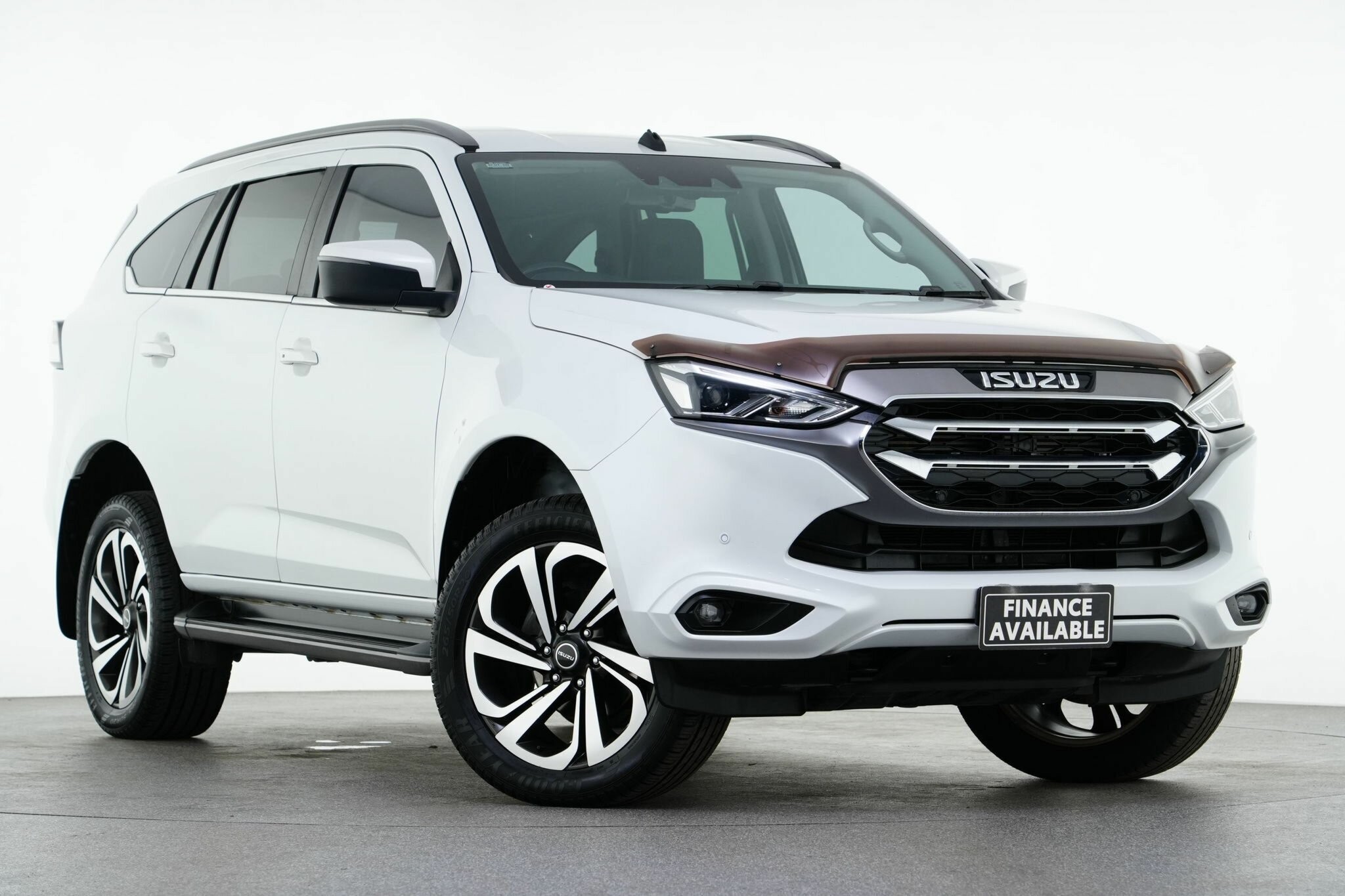 Isuzu Mu-x image 1