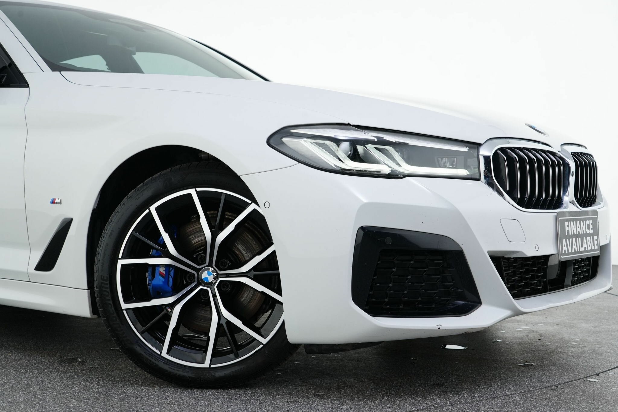 BMW 5 Series image 2