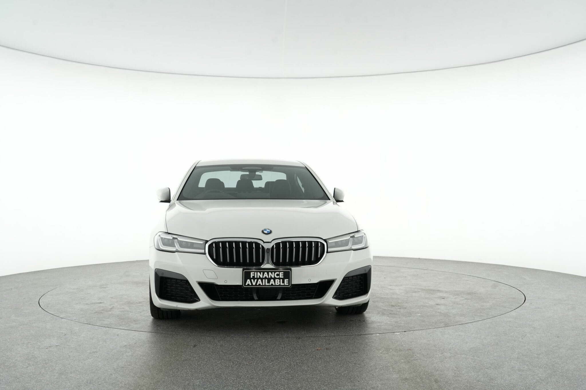 BMW 5 Series image 3