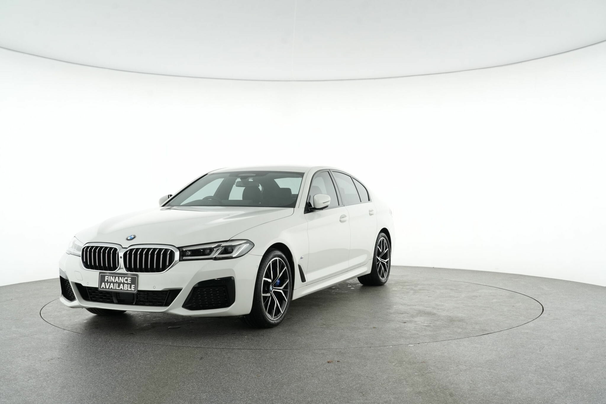 BMW 5 Series image 4