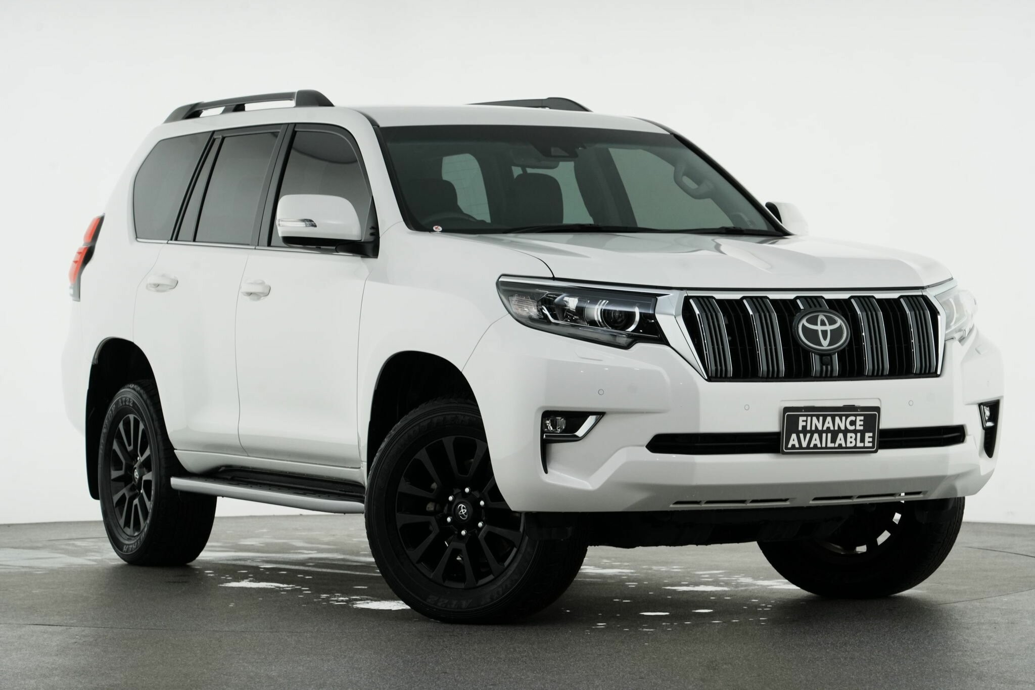 Toyota Landcruiser Prado image 1