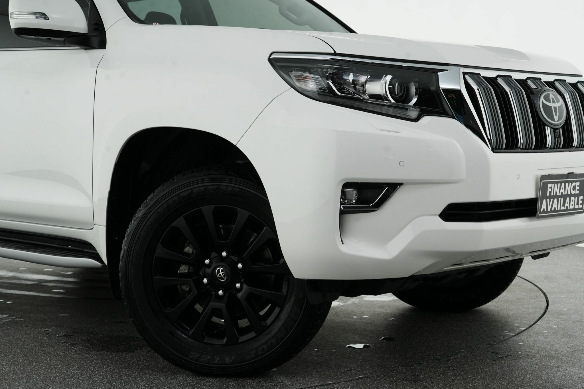Toyota Landcruiser Prado image 2