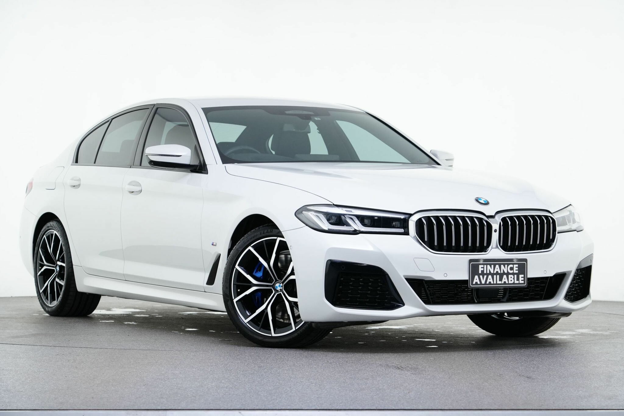 BMW 5 Series image 1