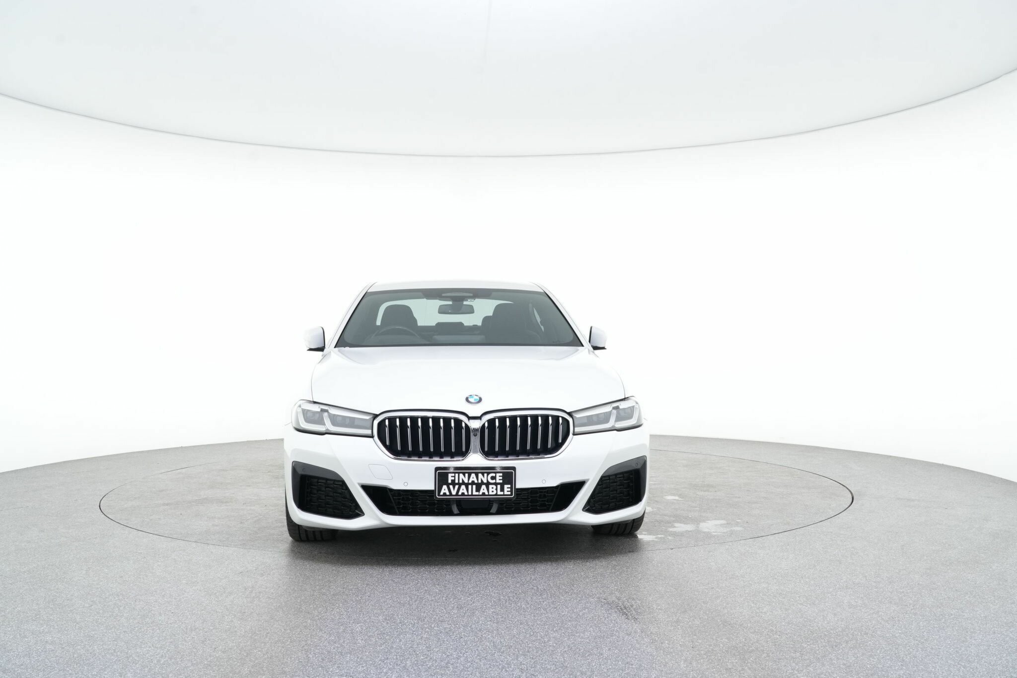 BMW 5 Series image 3