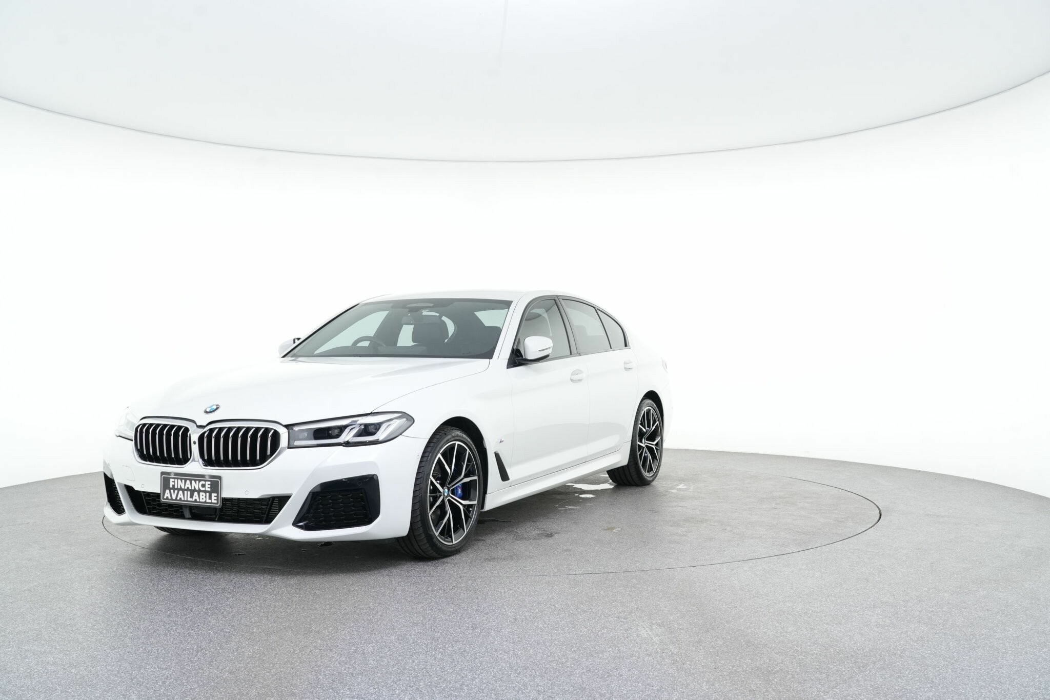 BMW 5 Series image 4