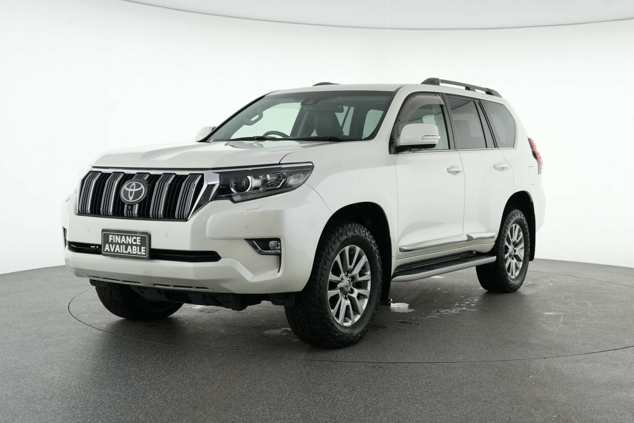 Toyota Landcruiser Prado image 4