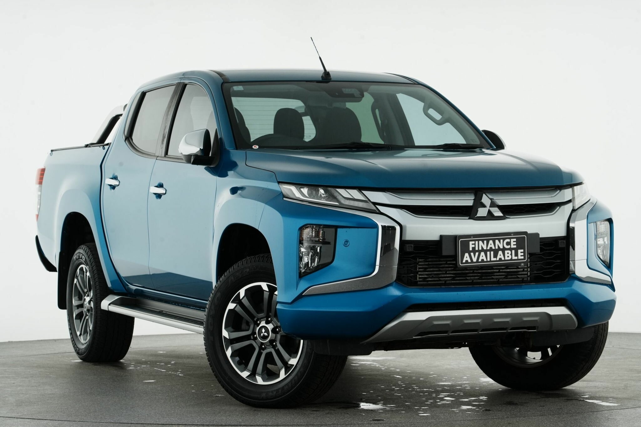 Mitsubishi Triton image 1