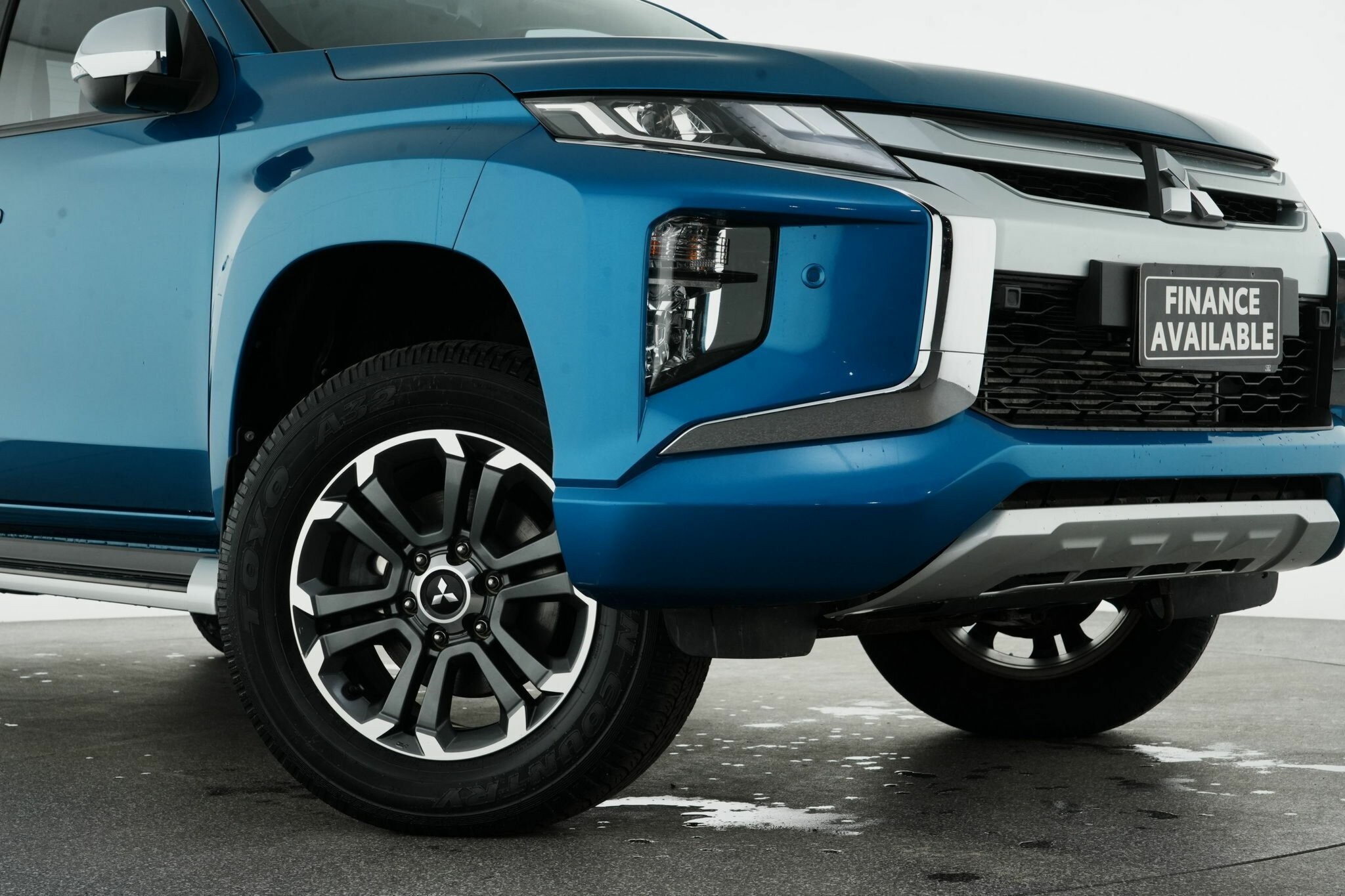 Mitsubishi Triton image 2