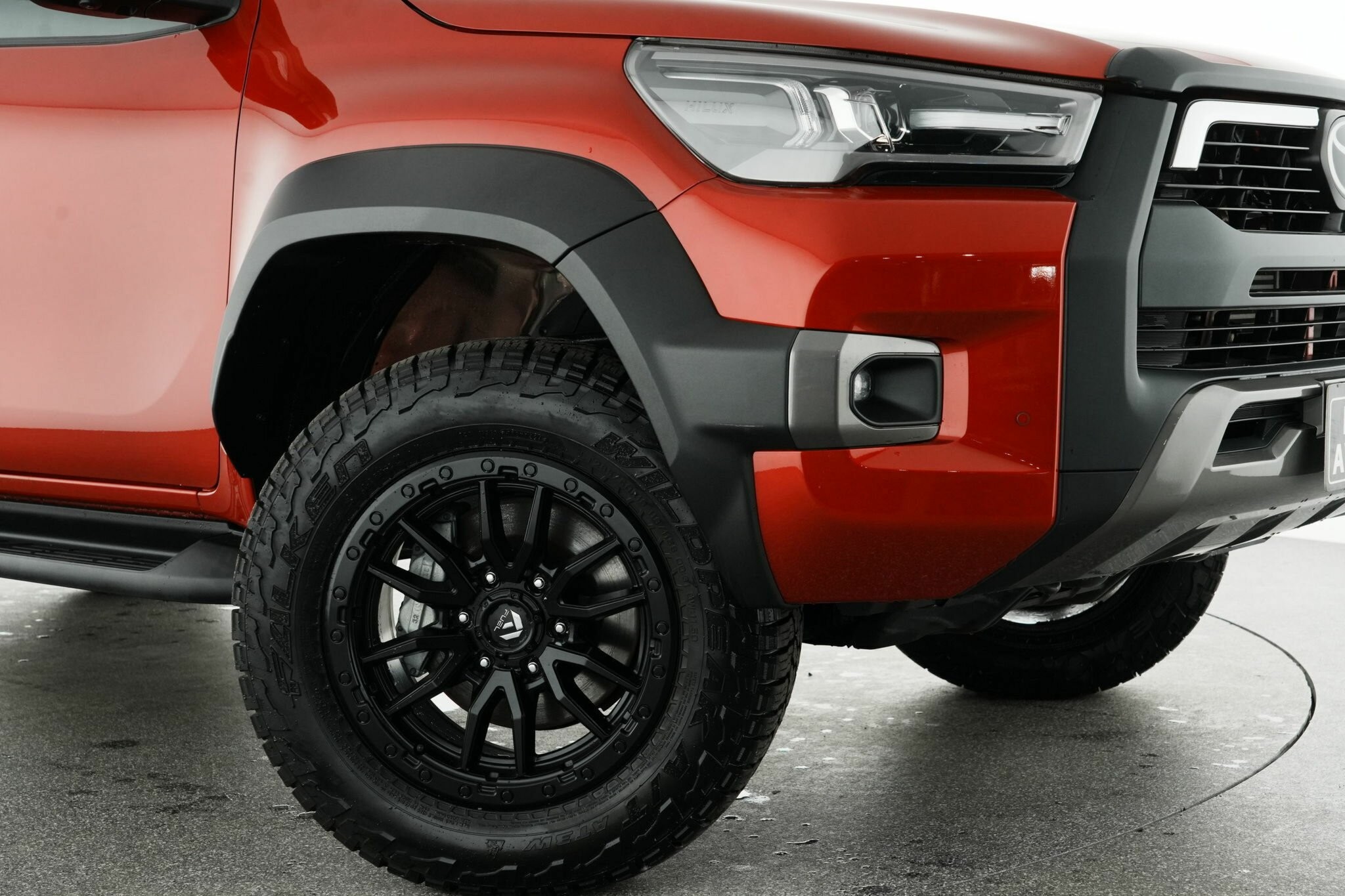 Toyota Hilux image 2