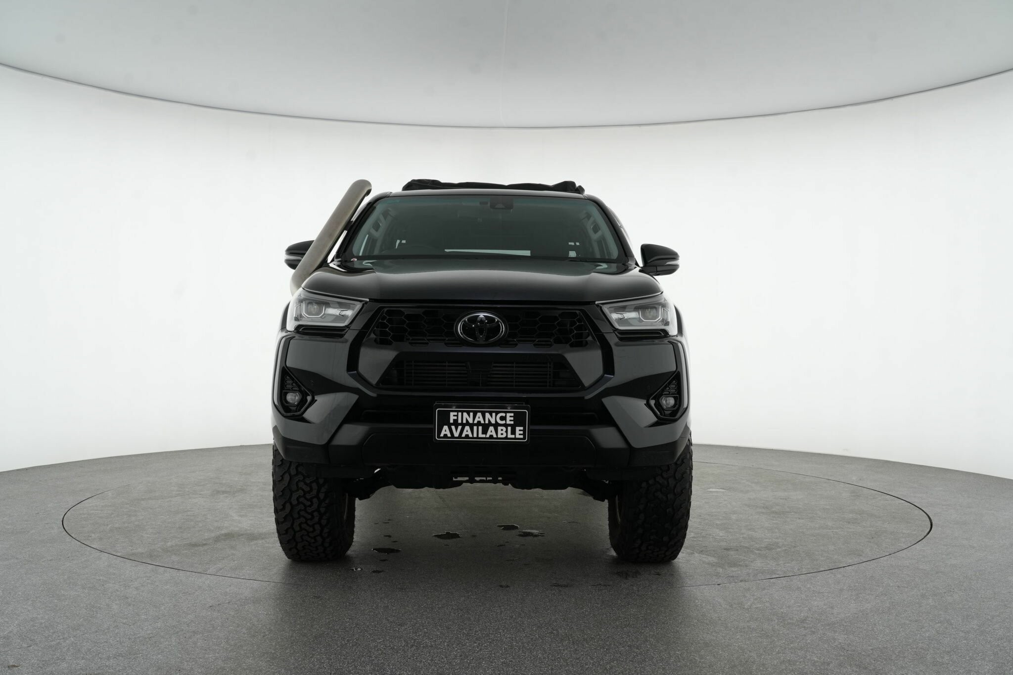 Toyota Hilux image 2