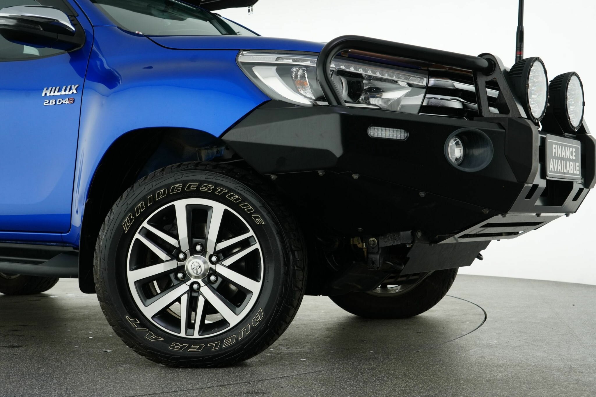 Toyota Hilux image 2