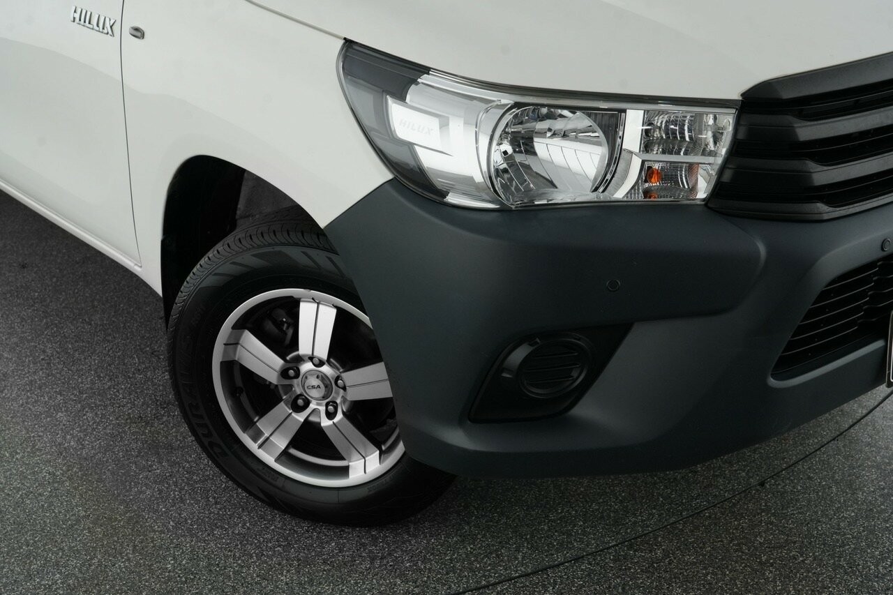 Toyota Hilux image 2
