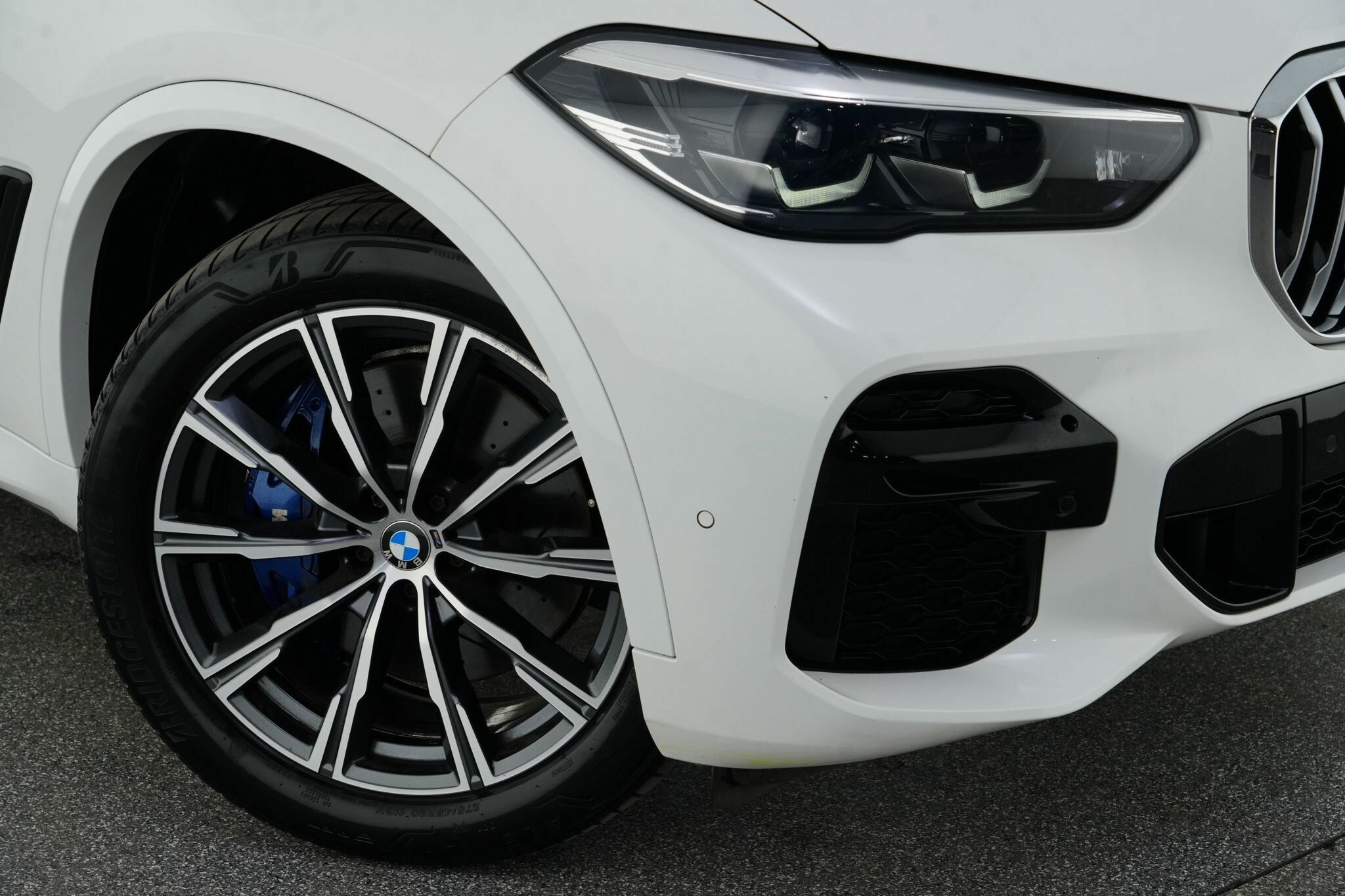 BMW X5 image 2