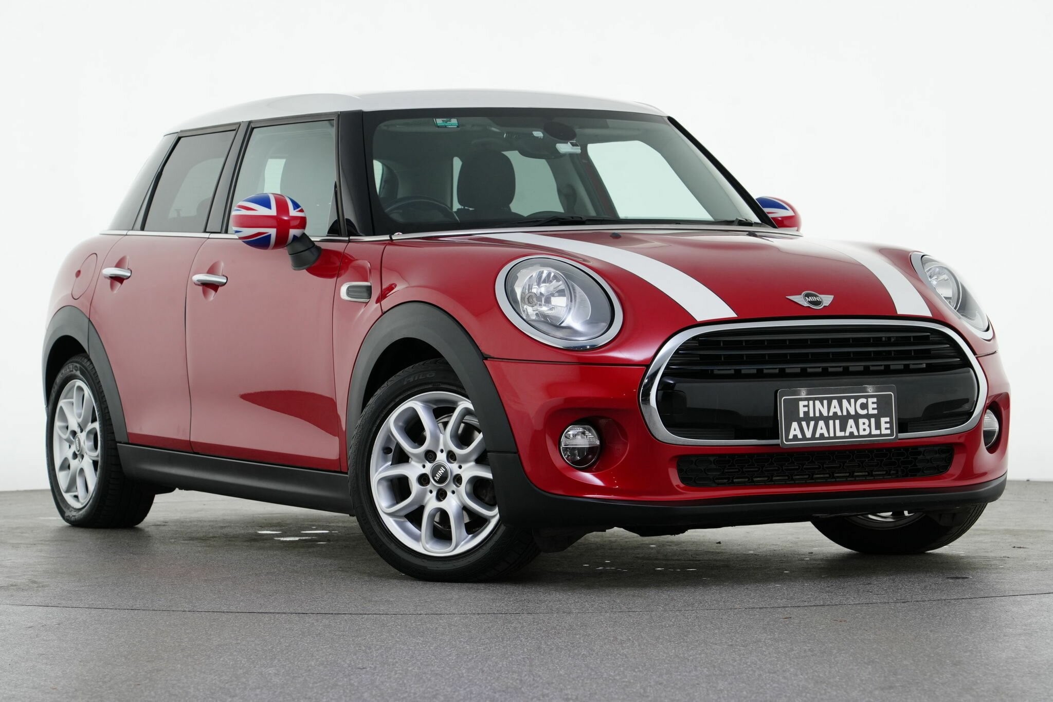 Mini Hatch image 1
