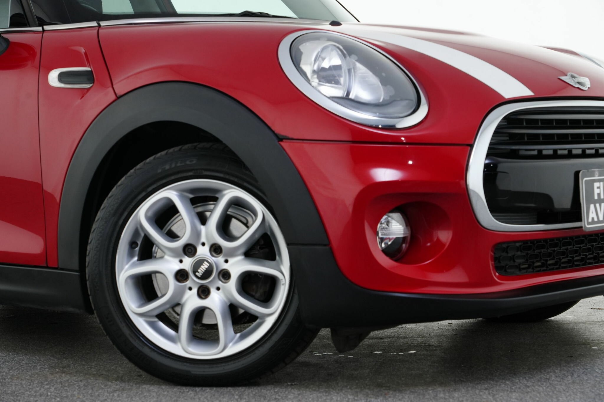 Mini Hatch image 2