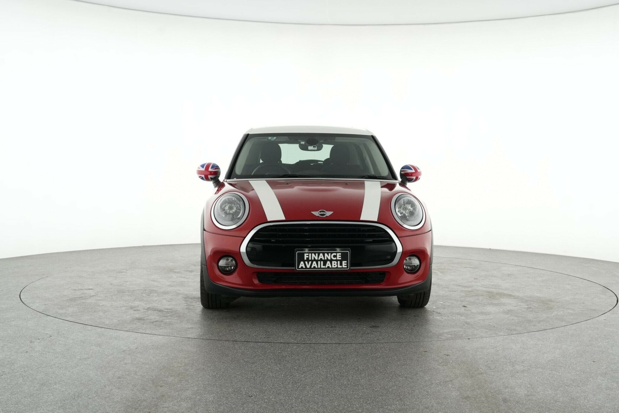 Mini Hatch image 3