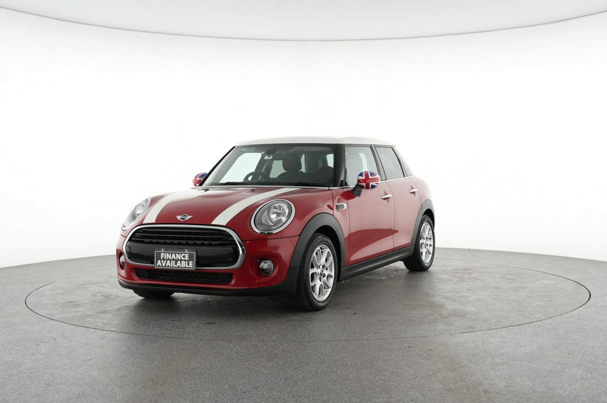 Mini Hatch image 4