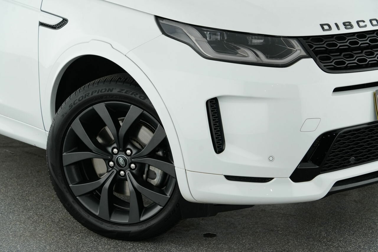 Land Rover Discovery Sport image 2
