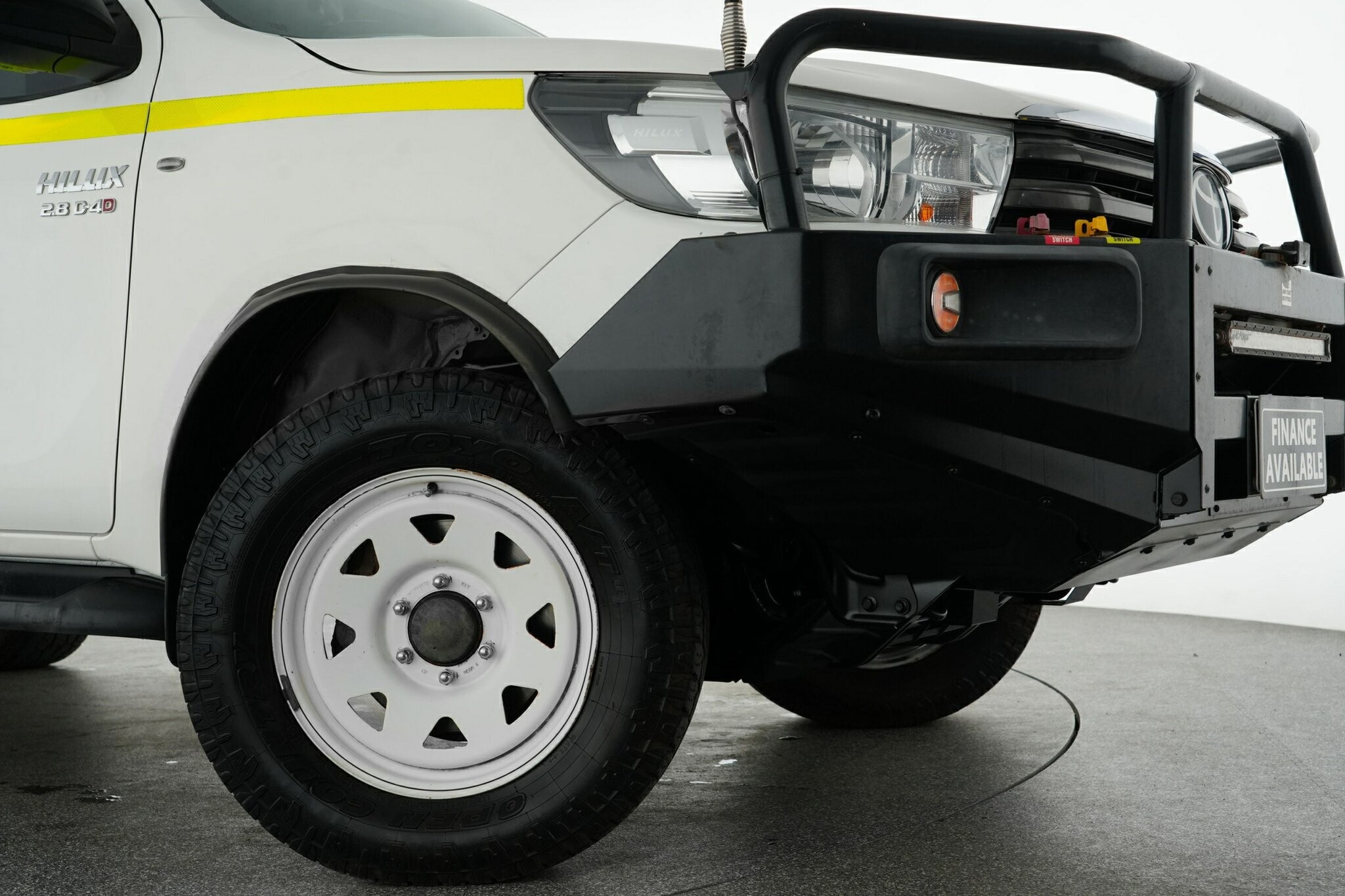 Toyota Hilux image 2