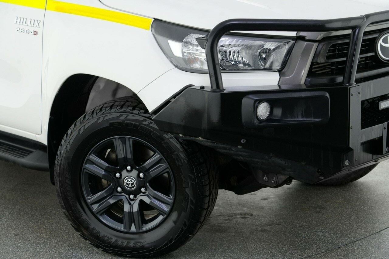Toyota Hilux image 2
