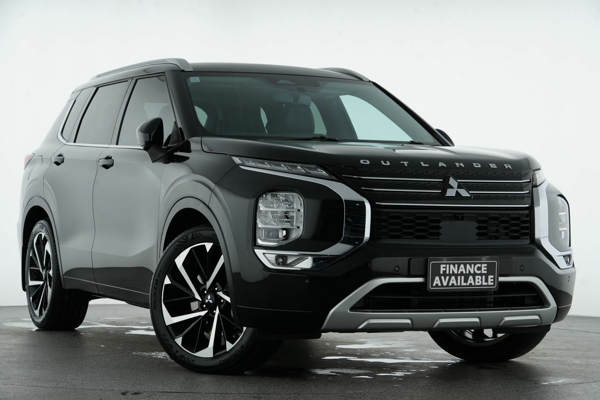 Mitsubishi Outlander image 1