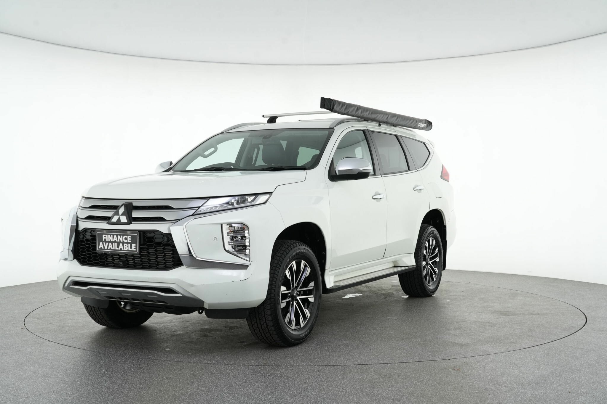 Mitsubishi Pajero Sport image 4