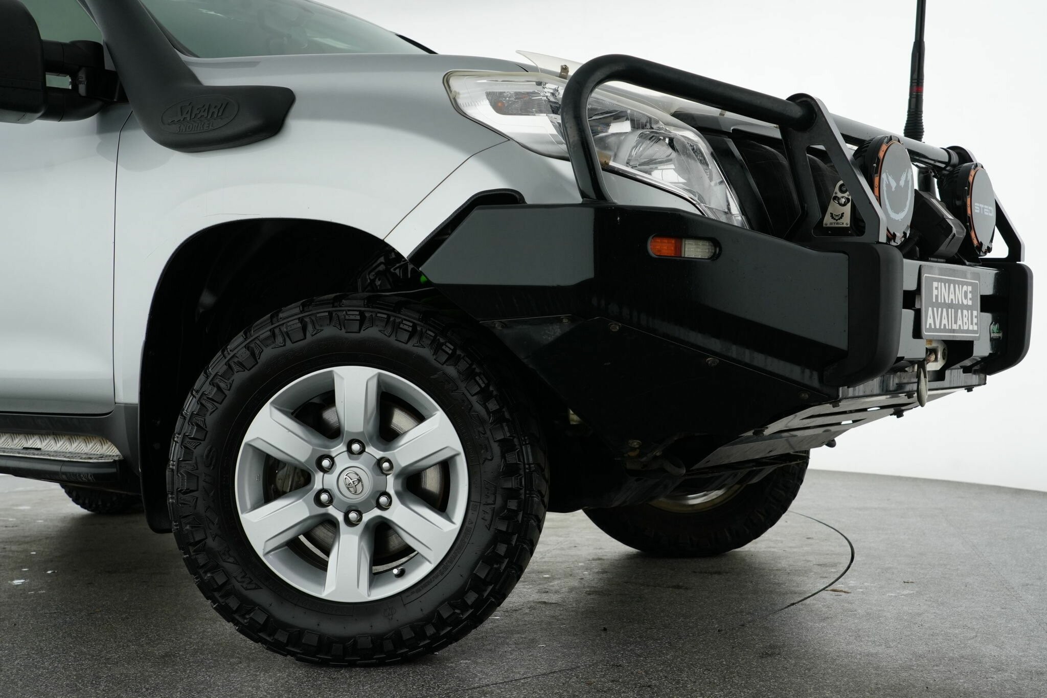 Toyota Landcruiser Prado image 2