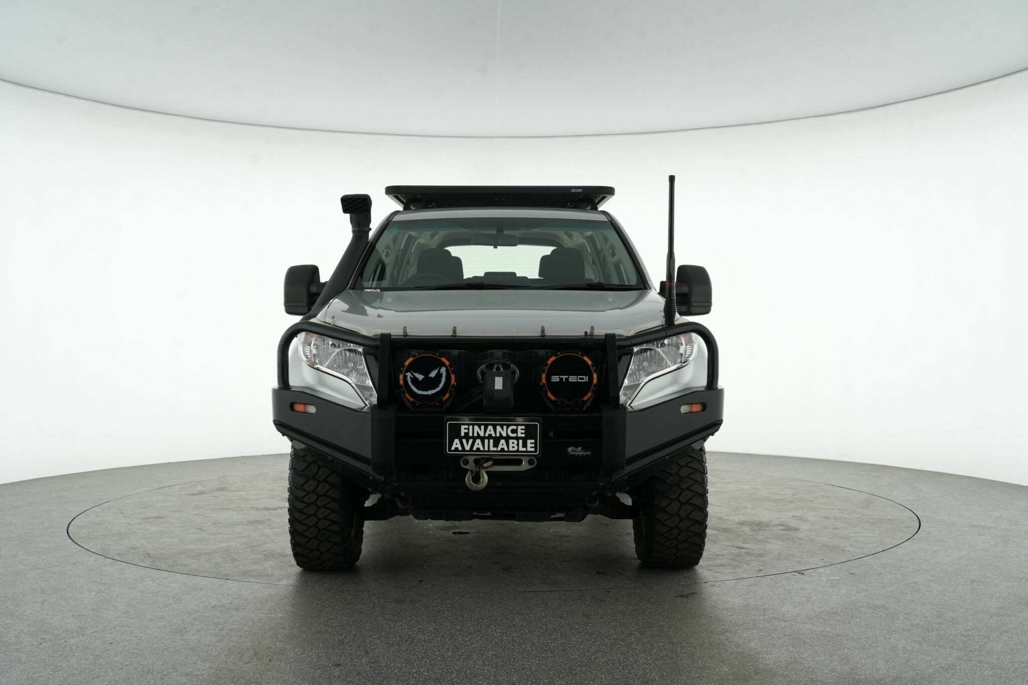 Toyota Landcruiser Prado image 3